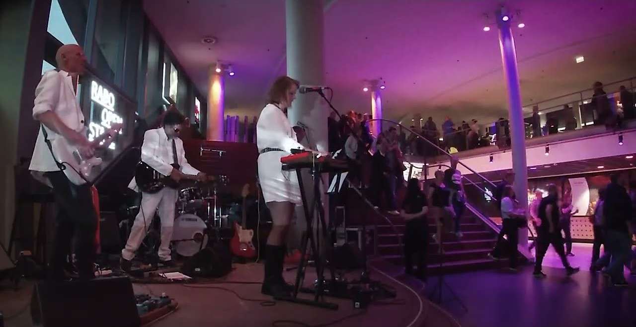 moon pilot on the Rabo Open Stage in TivoliVredenburg, audience on the stairs behind.